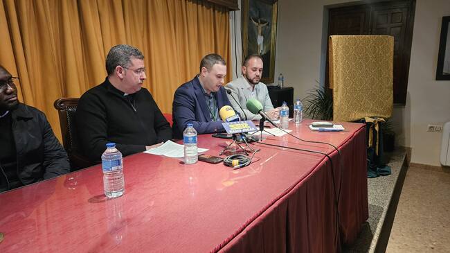 Momento de la intervención del Coordinador del Grupo de la Salud, Pedro Mengibar Cabrerizo, en la presentación del Cartel Oficial de la Semana Santa de Jódar 2025