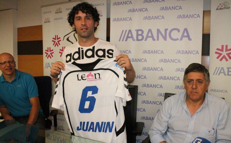 Juanín renovará su contrato con el Ademar