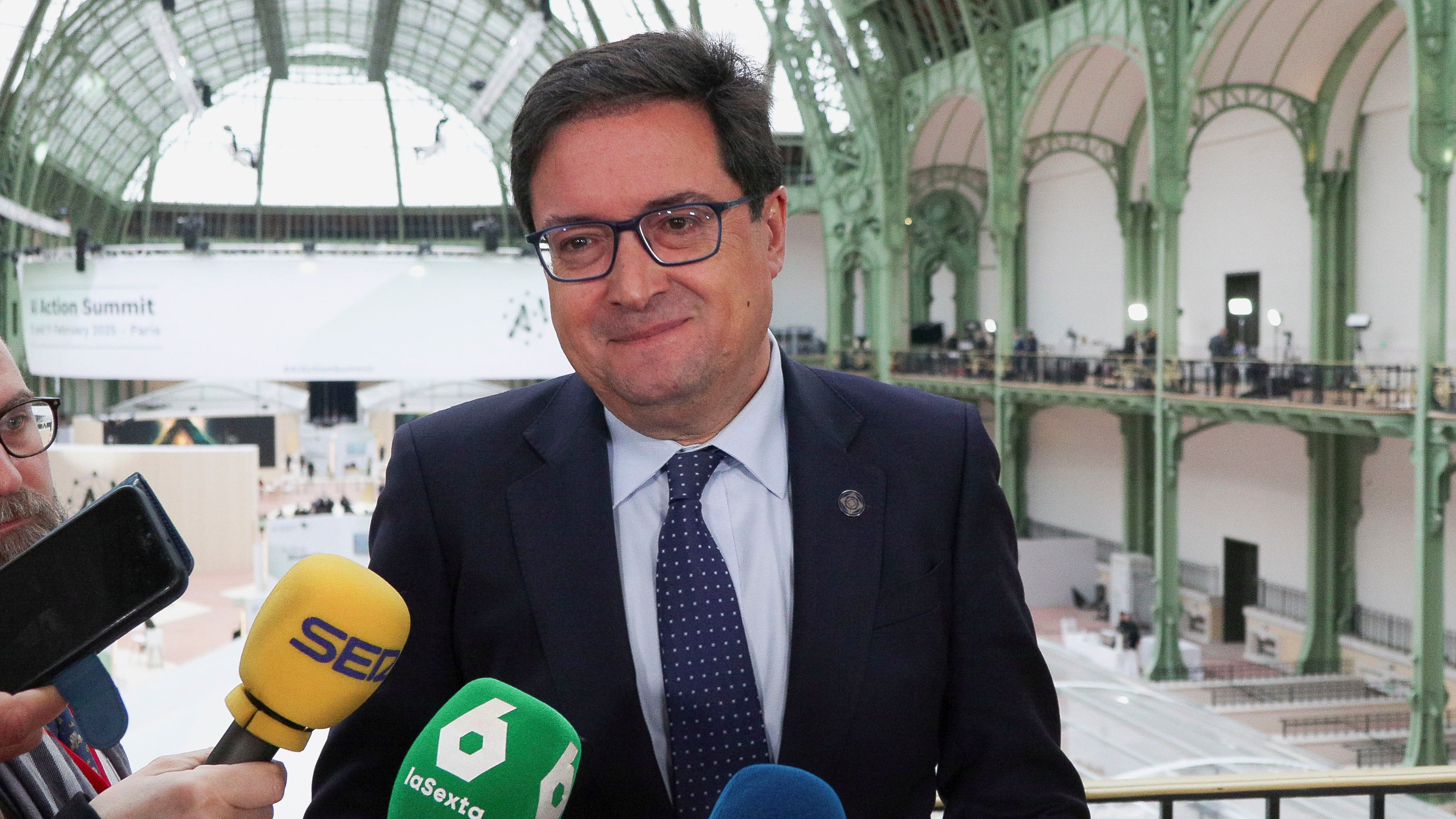 PARÍS, FRANCIA, 11/02/2025.-El ministro español para la Transformación Digital y de la Función Pública, Óscar López, durante la cumbre sobre la inteligencia artificial organizada en París por el presidente francés, Emmanuel Macron.