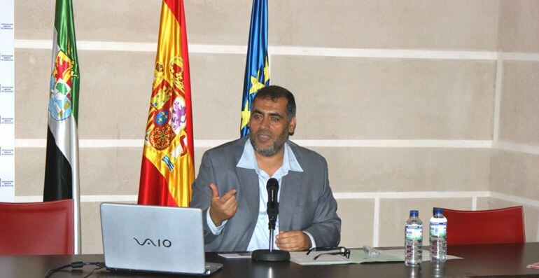 El imam de Badajoz en un acto de La Unión de Comunidades Islámicas de Extremadura 