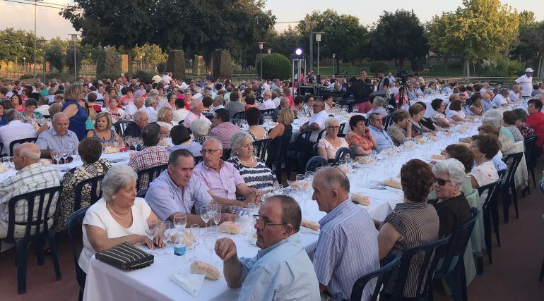 Nueva edición de la cena-homenaje de los mayores en Valdepeñas (Ciudad Real)