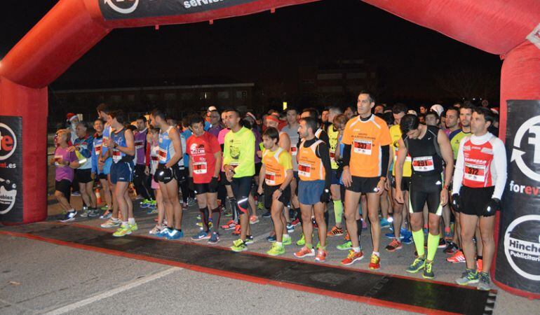 Los participantes de la San Silvestre de Humanes, en la línea de salida