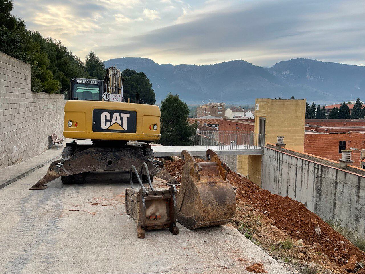 Construcción de nichos en Tavernes de la Valldigna