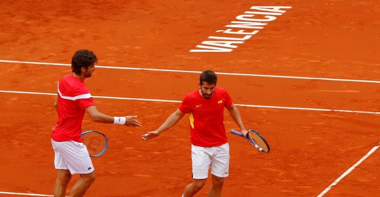 Feliciano López y Marc López, durante el partido de dobles