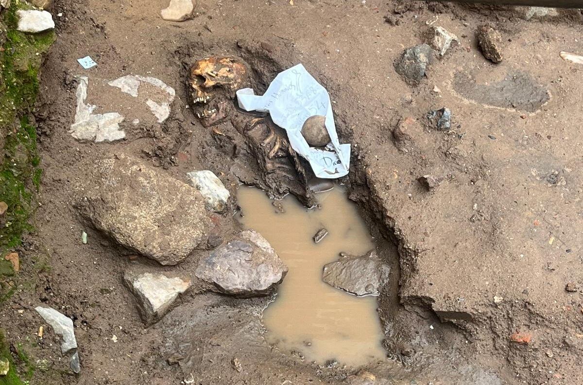Restos humanos hallados en las excavaciones de una obra privada entre las calles Graciano y John Lennon