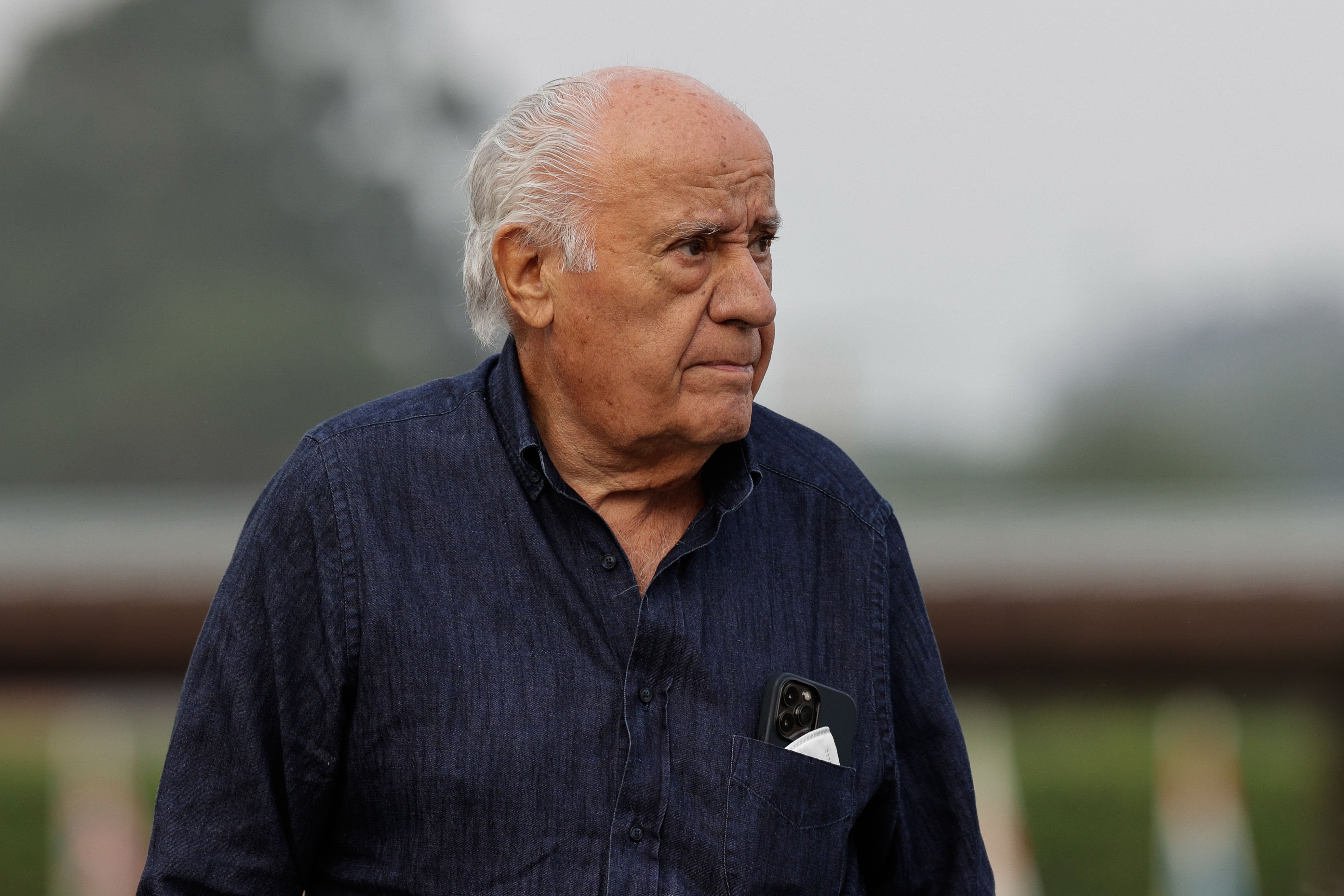 ARTEIXO, A CORUÑA, 15/07/22.- El empresario Amancio Ortega durante la primera jornada del Concurso de Saltos Internacional de A Coruña, que se celebra en el Centro Hípico Casas Novas del concello coruñés de Arteixo. EFE/Cabalar
