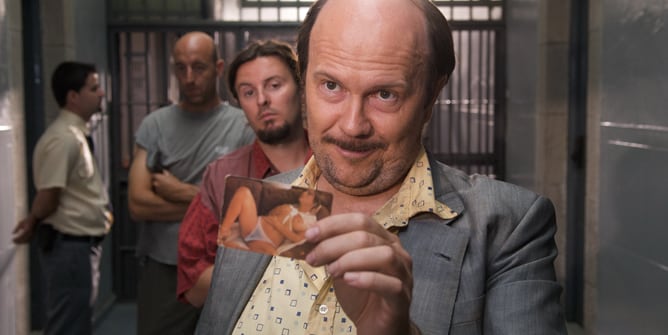 Fotograma de la película 'Torrente 4', con Santiago Segura en primer plano.