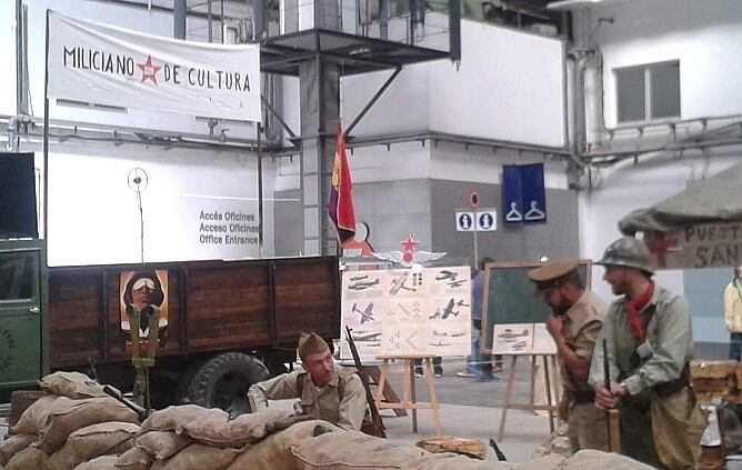 Recreaciones de trincheras en el Salón del Cómic de Barcelona, centrado en esta ocasión en el género bélico