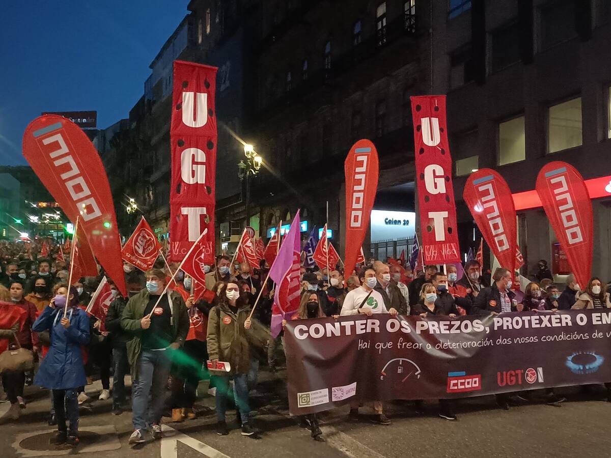 Centenares de personas se movilizan en Vigo para exigir al Gobierno medidas contra la "escalada de los precios"