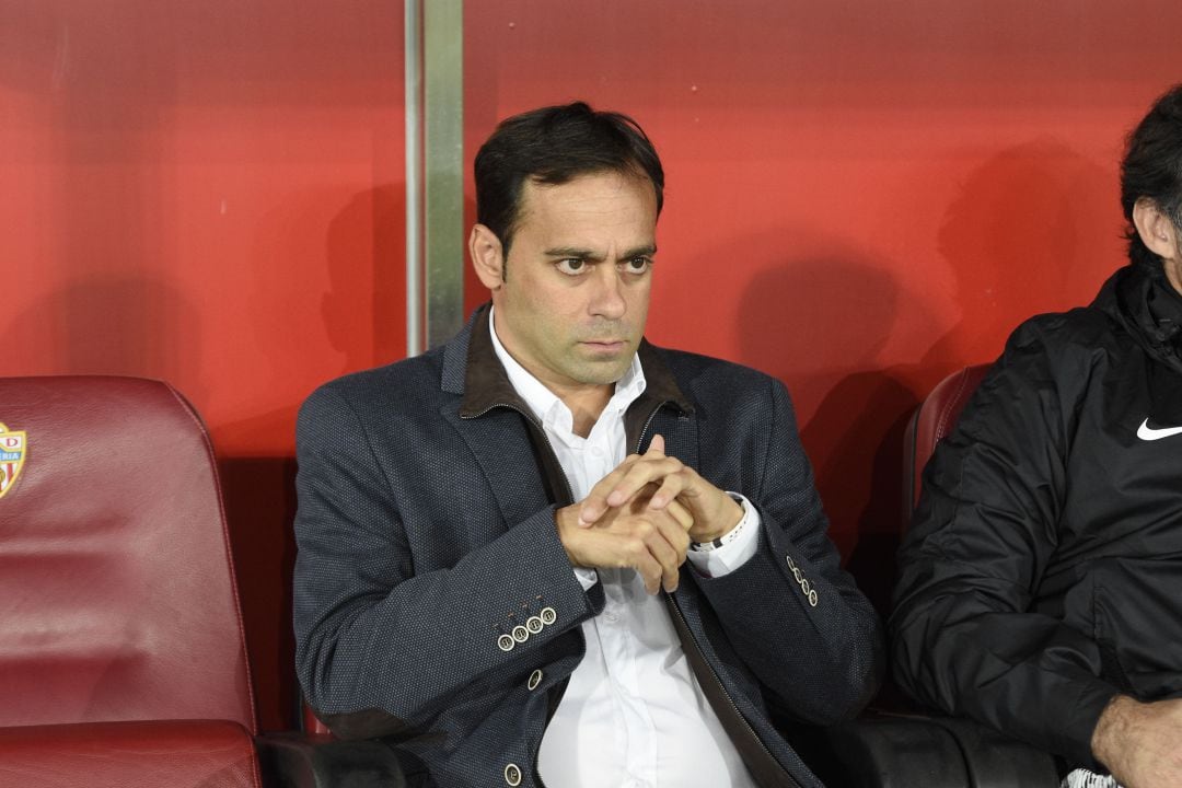 Fran Fernández antes de comenzar el partido.