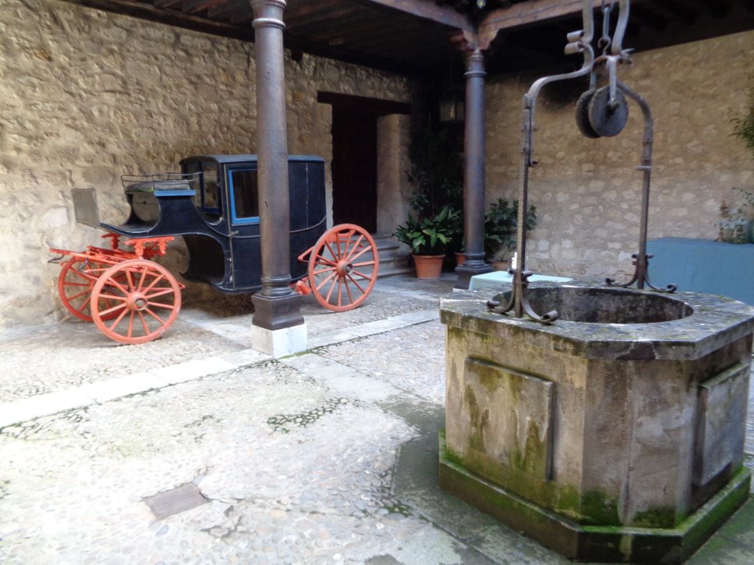 Uno de los patios del palacio de Berdugo