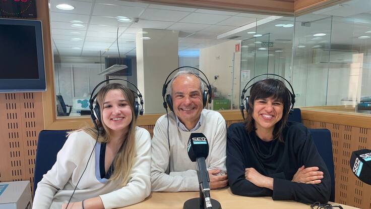 Conversa amb Carles Pellejero i Anna Pibernat, del Grup de Treball exili, deportació i holocaust de l'Alt Empordà, i una alumna, Clàudia Bernat