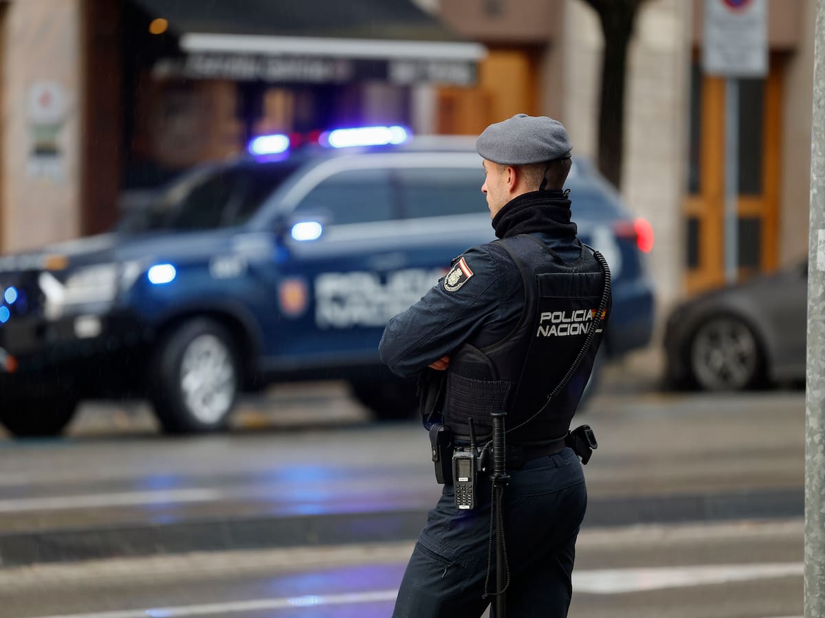 Pillados in fraganti robando dentro de un chalet en Pamplona