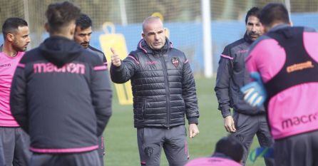 Paco López dirige un entrenamiento