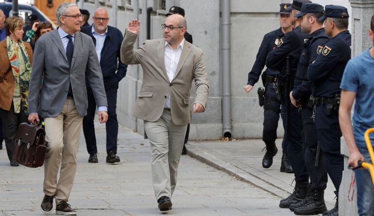 Lluis Guinó, exmiembro de la Mesa del Parlament, a su llegada al  Supremo 