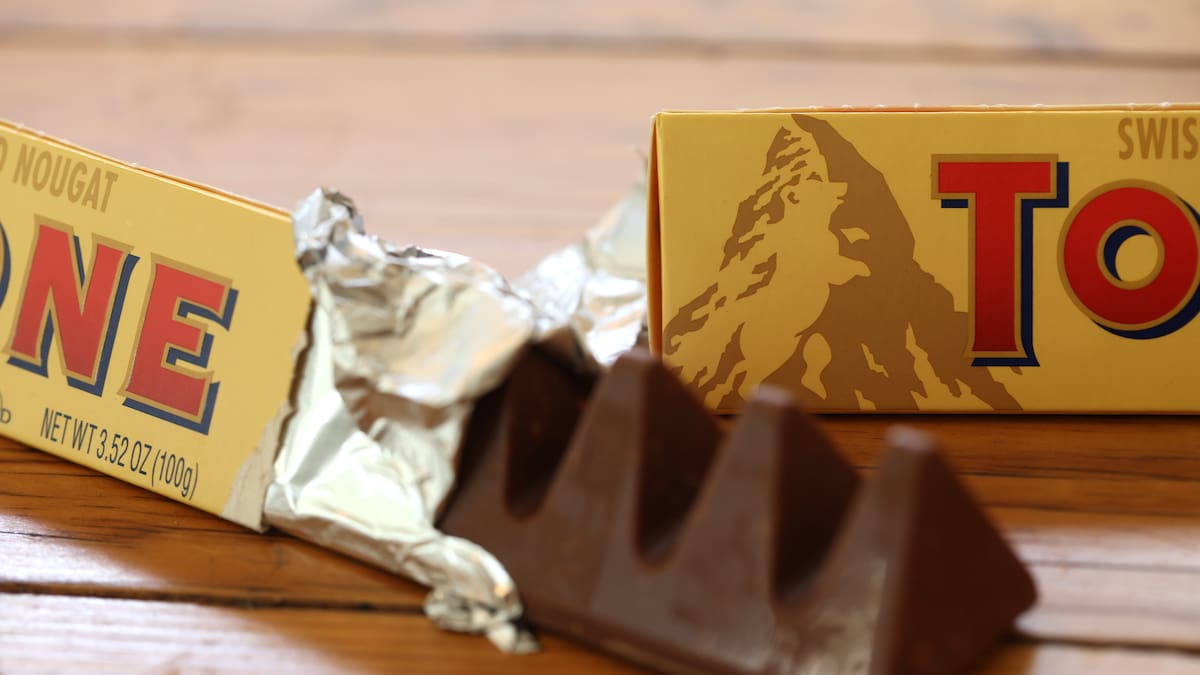 Alerta por la presencia de leche, almendra, soja y huevo sin etiquetar en una barra Toblerone