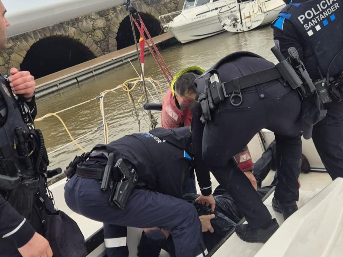 Rescatado un hombre de 80 años tras caer al mar en Puertochico en Santander