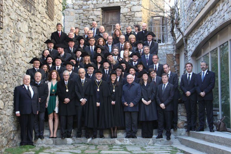 Tradicional foto de família a les escaldes de Casa de la Vall.