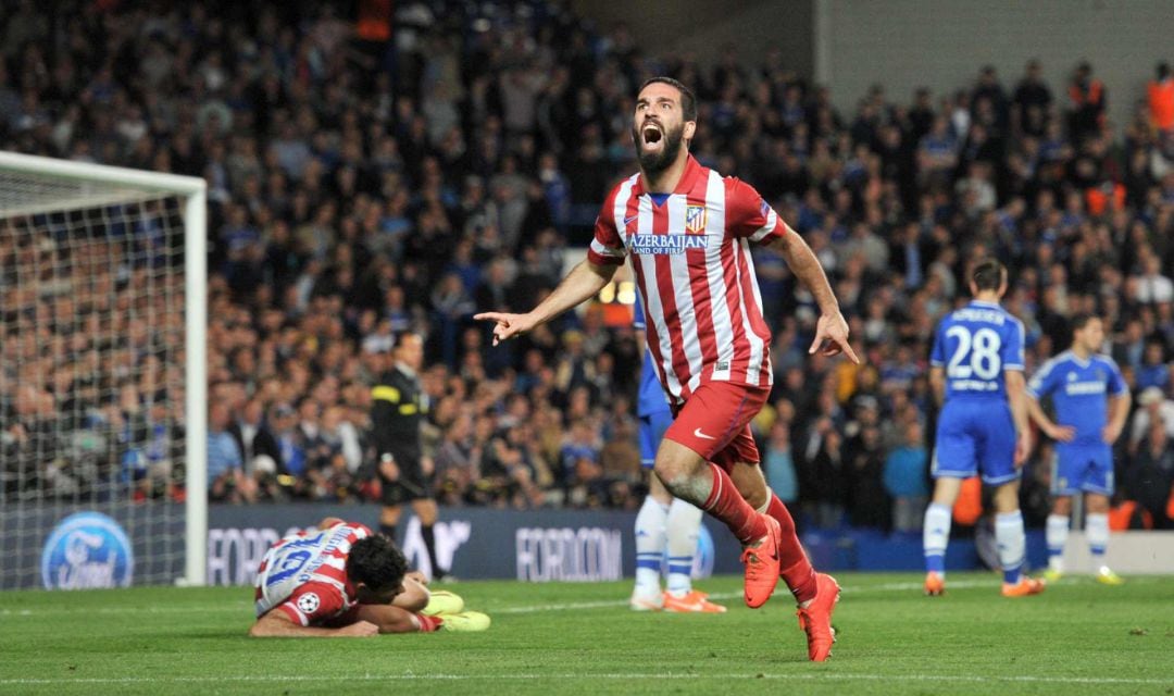 Arda Turan celebra su gol al Chelsea.