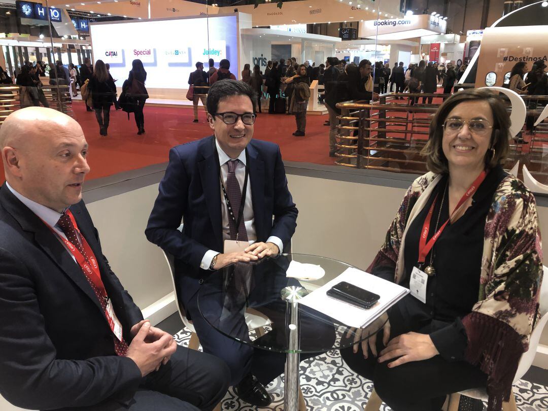 Encuentro entre el diputado de turismo, Luis Calderón, el presidente de Paradores de España, Óscar López y la presidenta de la Diputación de Palencia, Ángeles Armisén