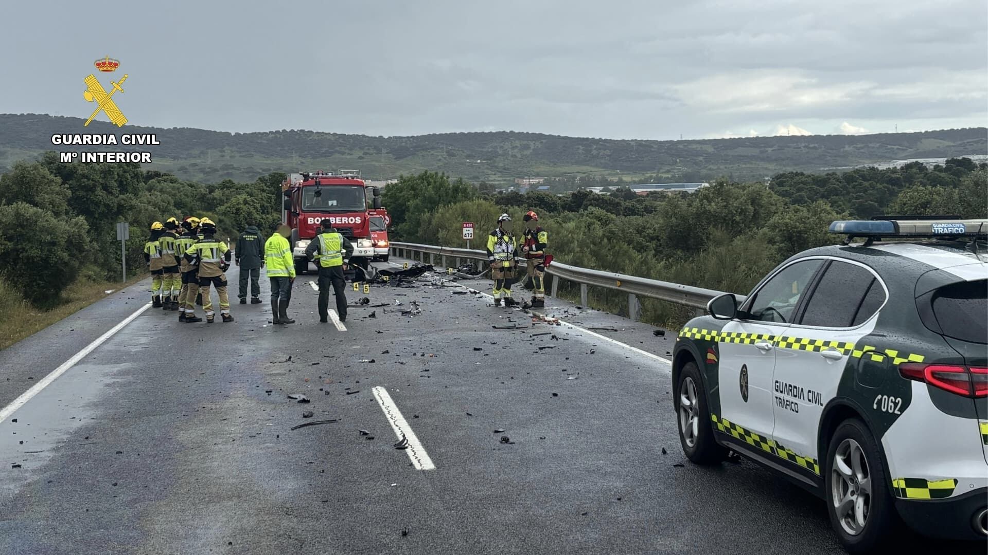  Cuatro hombres han fallecido y un quinto ha resultado herido de carácter menos grave tras una colisión frontal entre dos turismos, este viernes, en la carretera N-630, en el término municipal de Plasencia (Cáceres). 
