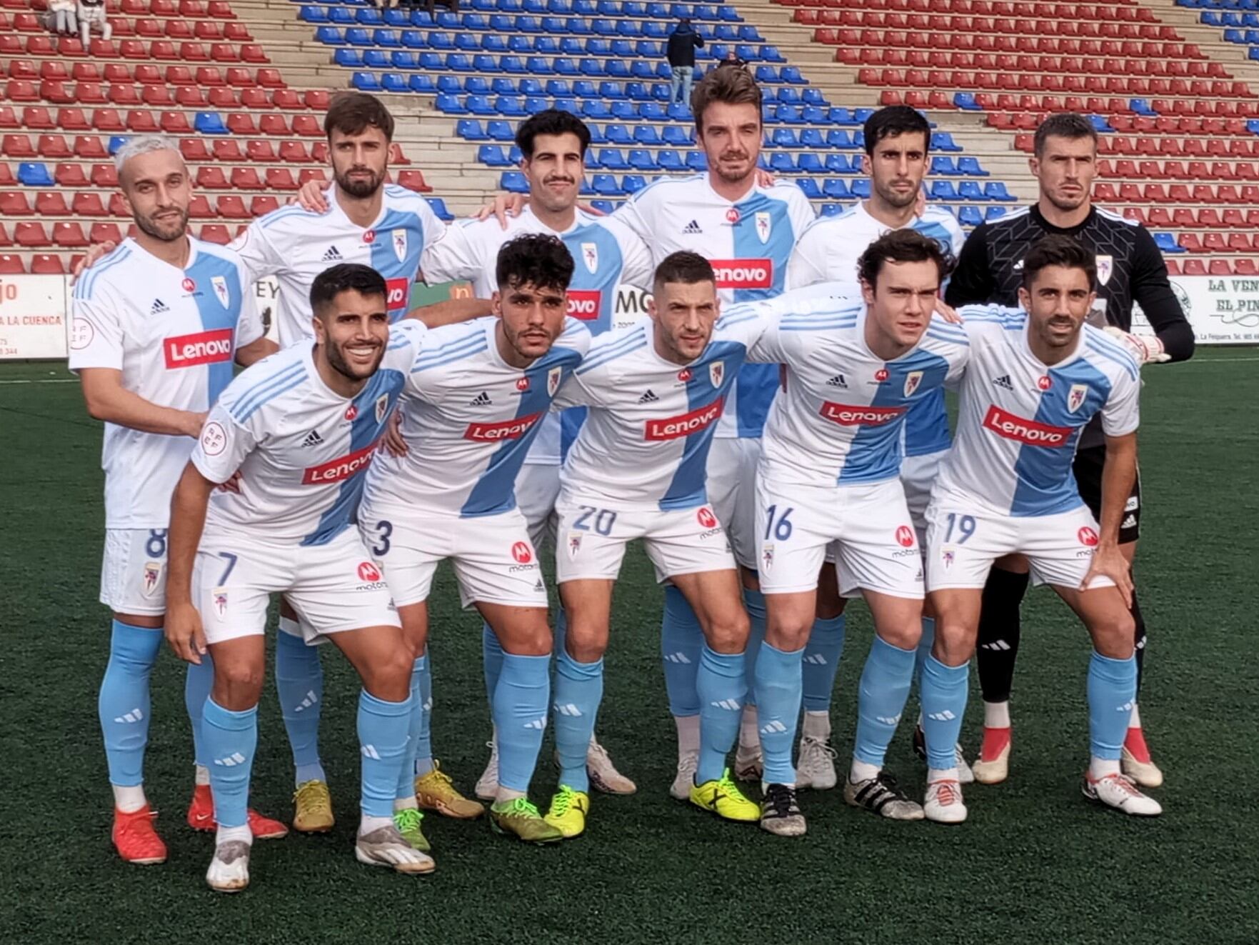 Formación de salida de la SD Compostela ante el Langreo