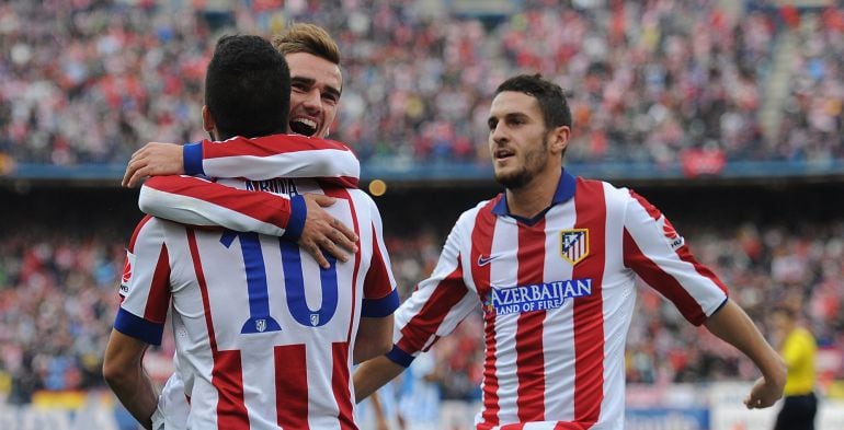 MADRID, SPAIN - NOVEMBER 22:  Antoine Griezmann of Club Atletico de Madrid celebrates with Arda Turan after scoring his team&#039;s 2nd goal during the La Liga match between Club Atletico de Madrid and Malaga CF at Vicente Calderon Stadium on November 22, 2014