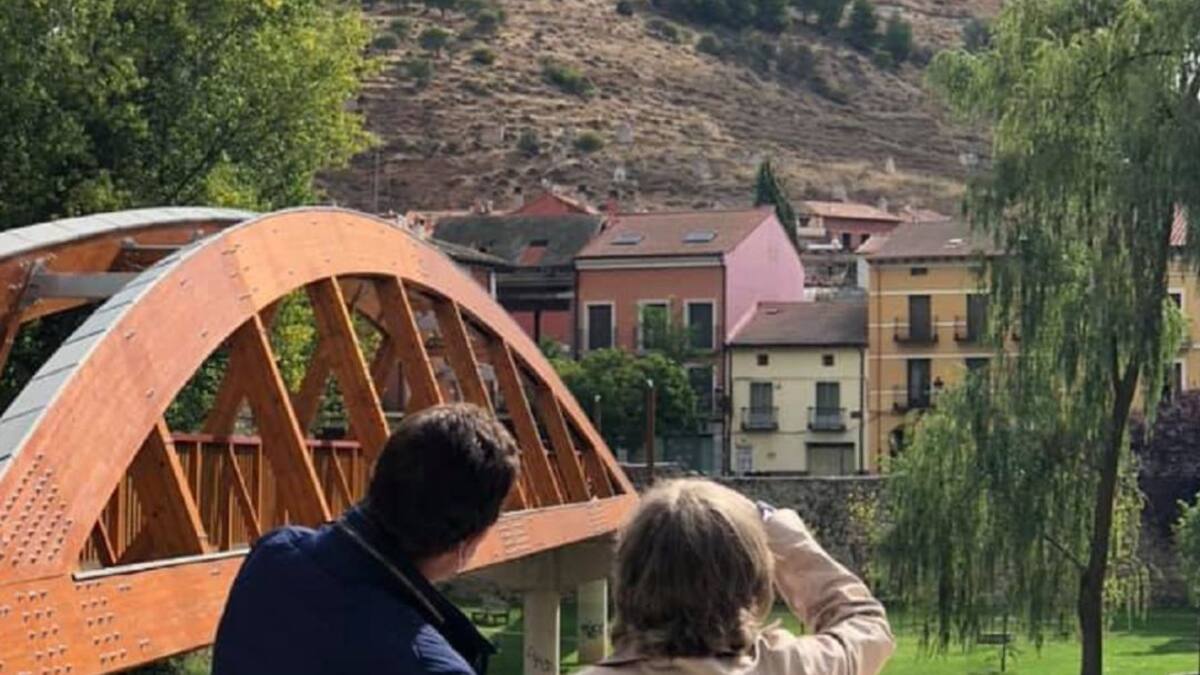 La concejala de Turismo de Peñafiel, Yolanda Burgoa, repasa en la SER la propuesta de la villa en la próxima cita de INTUR, junto con otros aspectos de la villa mirando hacia la navidad