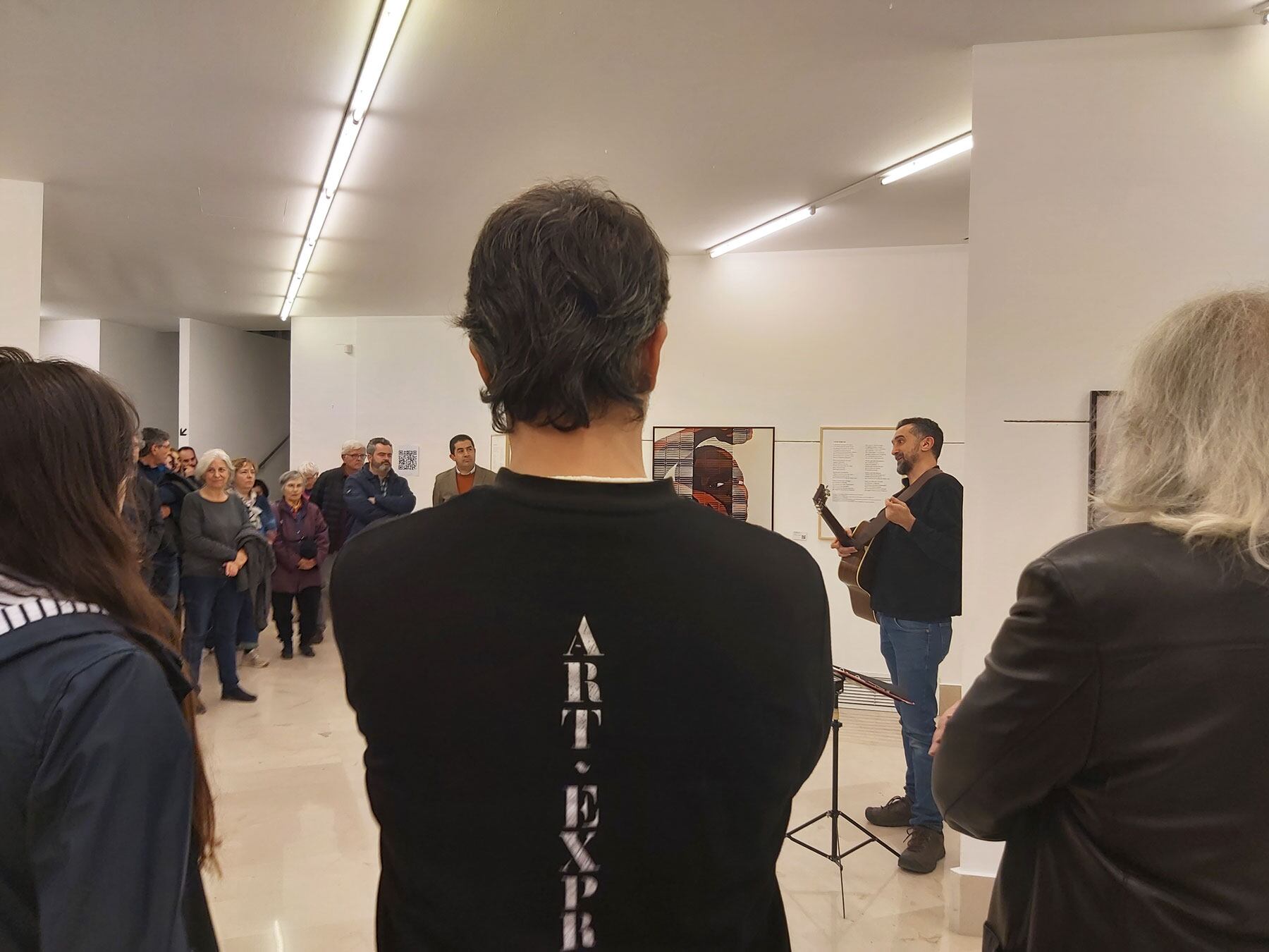 La sala d&#039;exposicions del Centre Ovidi Montllor es va omplir per a l&#039;acte d&#039;inici de la mostra d&#039;Antoni Miró