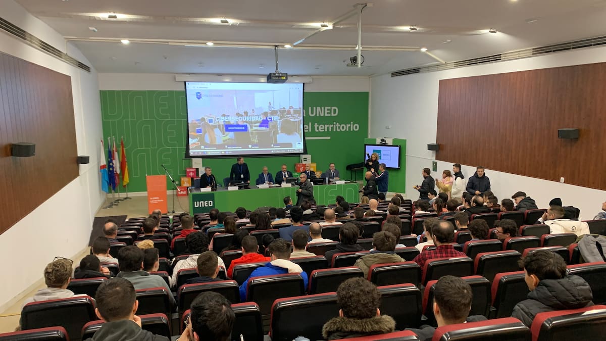 La cultura de la ciberseguridad llena de alumnos la UNED de Ponferrada en busca de las grandes oportunidades de este mercado laboral