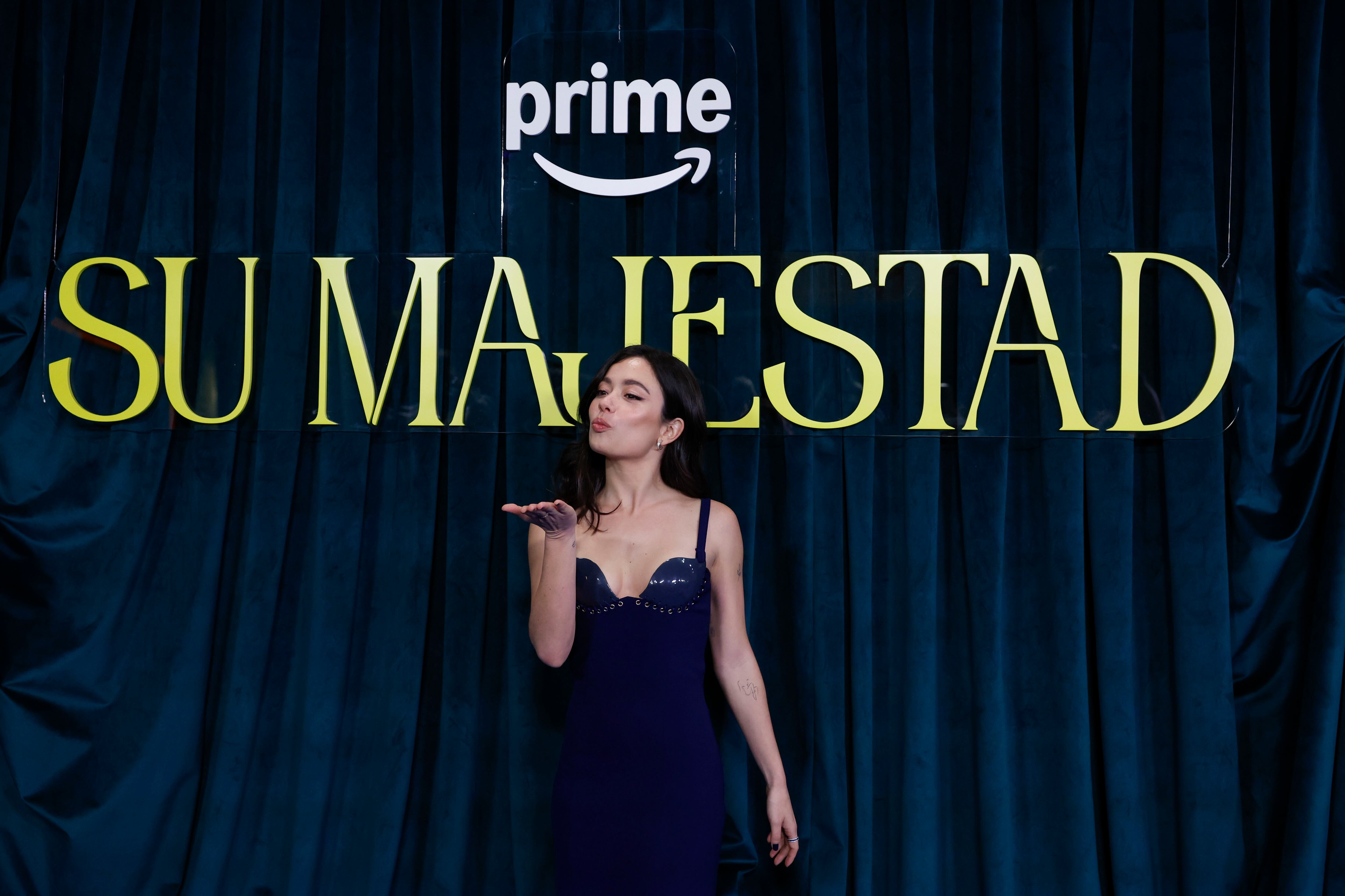 La actriz Anna Castillo posa a su llegada al estreno de la nueva serie original de Prime Video, &#039;Su Majestad&#039;, en el Círculo de Bellas Artes de Madrid.