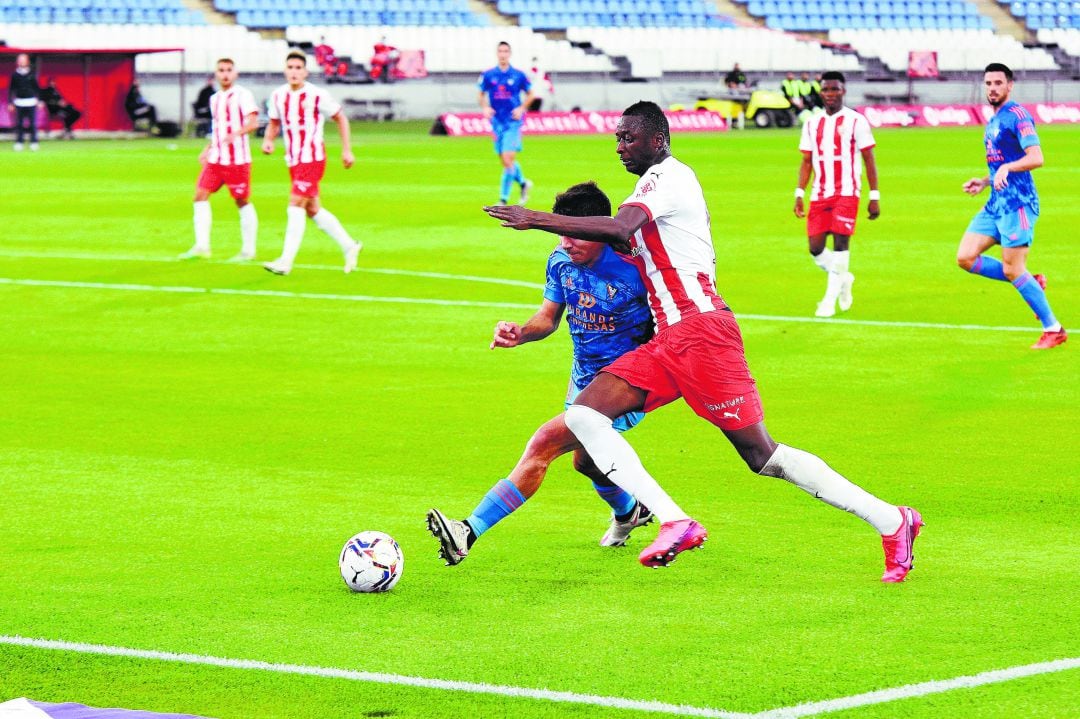 Umar Sadiq en el partido frente al Mirandés.