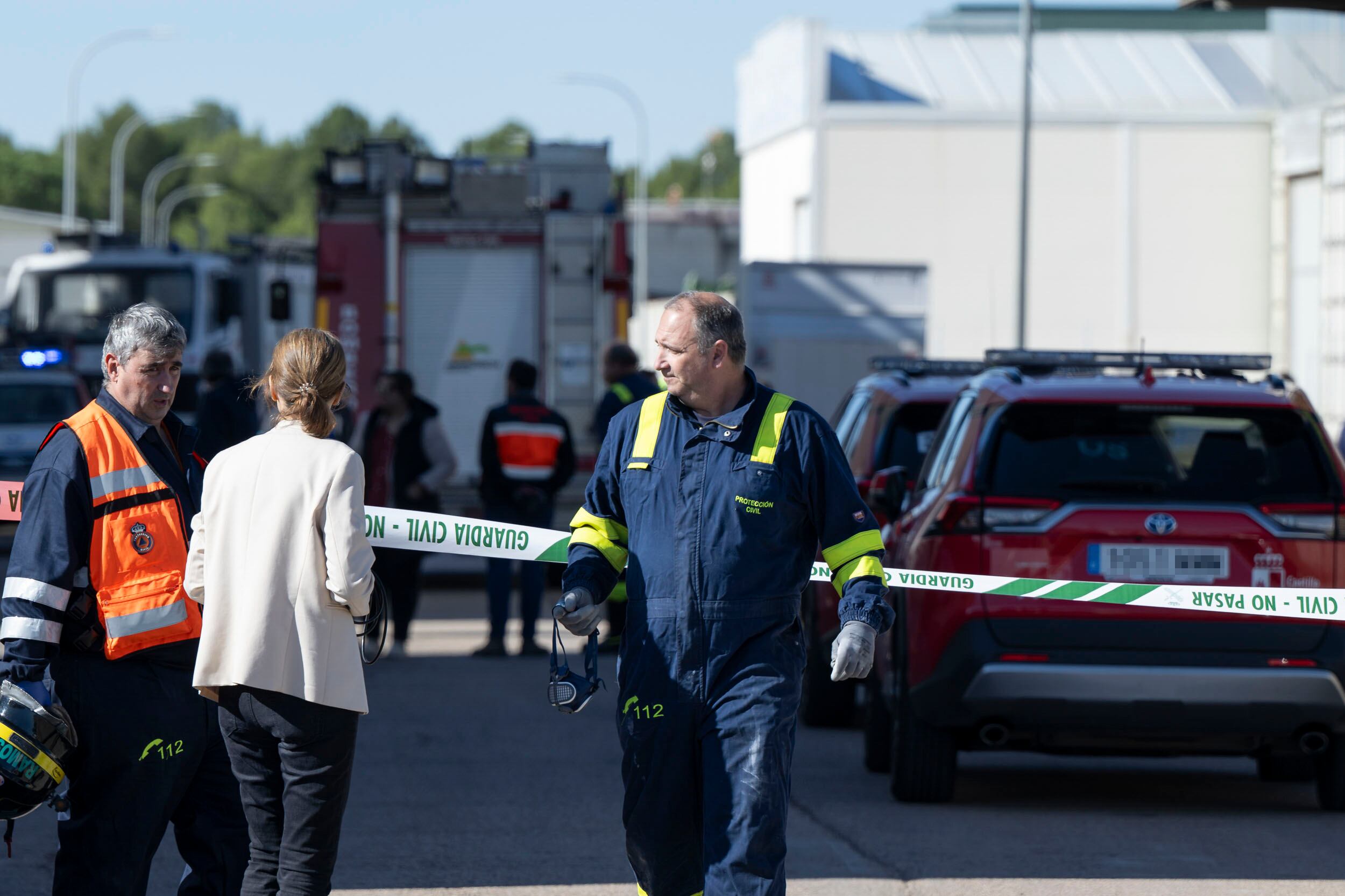 SOCUÉLLAMOS (CIUDAD REAL), 27/10/2025.- Tres personas han resultado heridas muy graves en una explosión registrada este lunes en una empresa de tratamiento de residuos sanitarios en Socuéllamos (Ciudad Real). EFE/ Jesús Monroy
