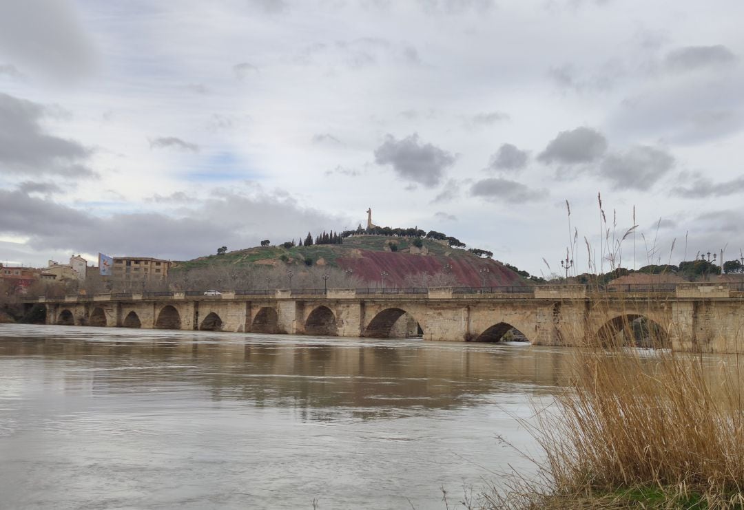 Panorámica del puente sobre el Ebro a su paso por Tudela