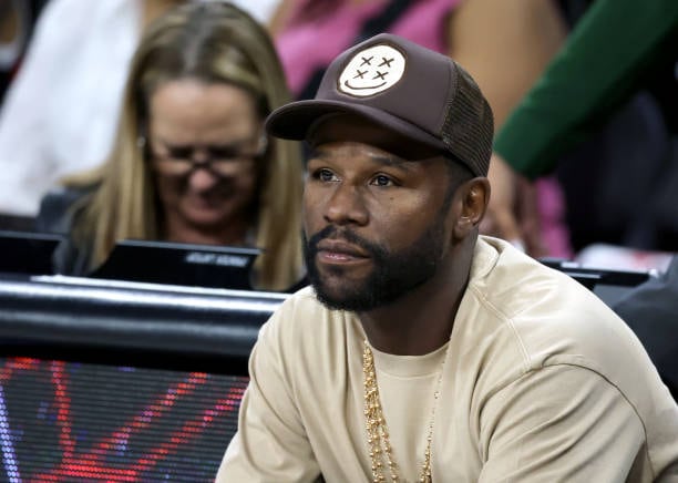 Floyd Mayweather Jr. durante las semifinales de los WNBA Playoffs