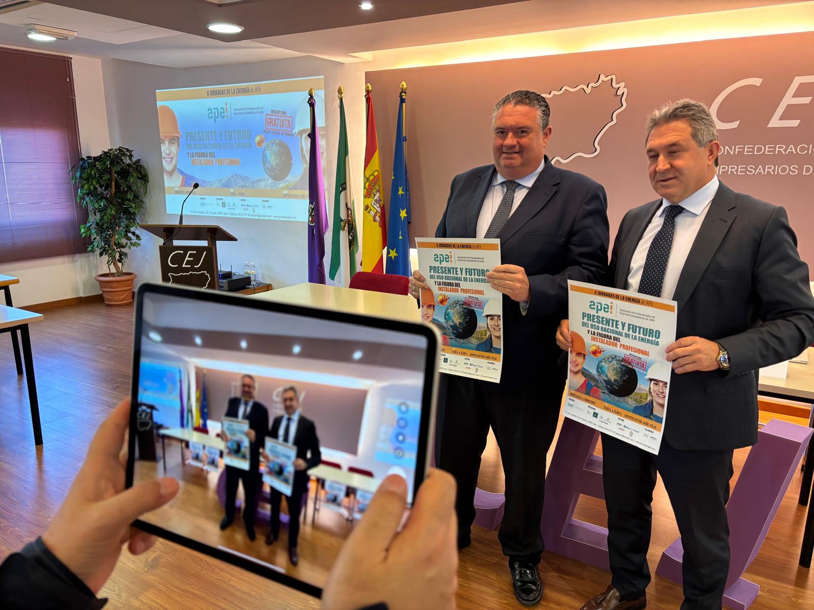 Presentación de la segunda edición de las Jornadas de la Energía en Jaén con Bartolomé González, presidente de la CEJ y Ángel Noguera, presidente de APEI.