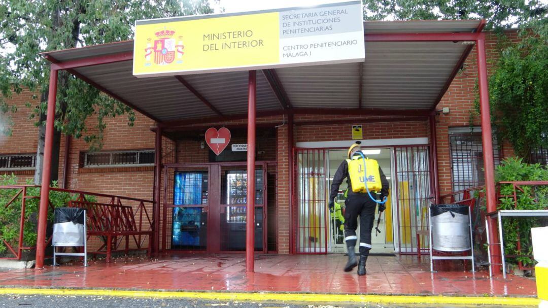 Tareas de desinfección en la cárcel de Alhaurín de la Torre (Málaga)