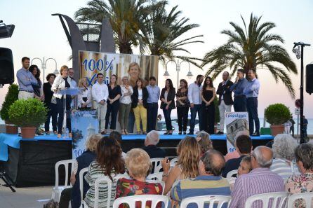 Rosa Cardona, candidata a la alcaldía de Xàbia, y su equipo.