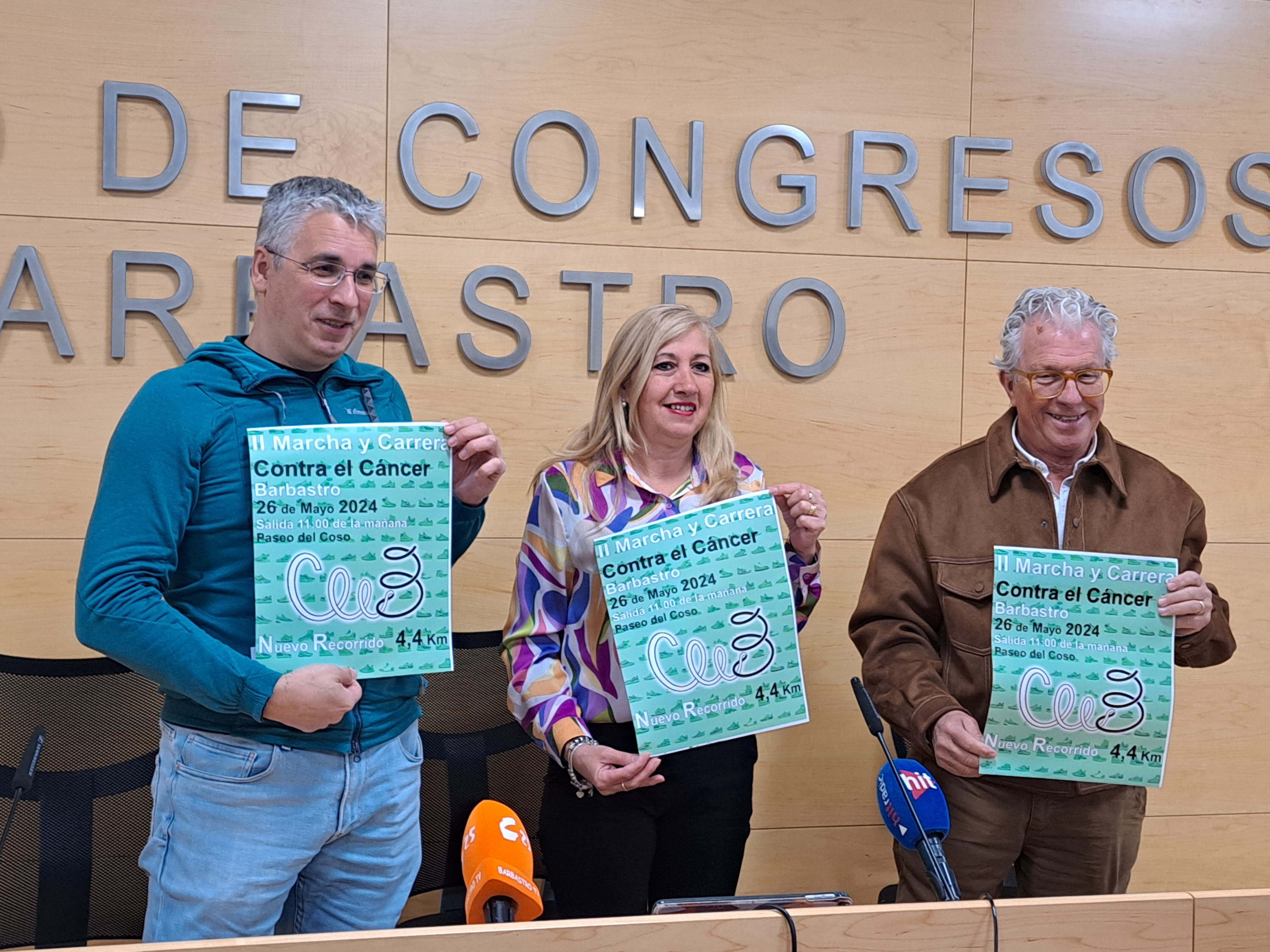 Jesús Lacoma, Ana Barón y Miguel Garuz en la presentación de la marcha. Foto: Ayuntamiento de Barbastro