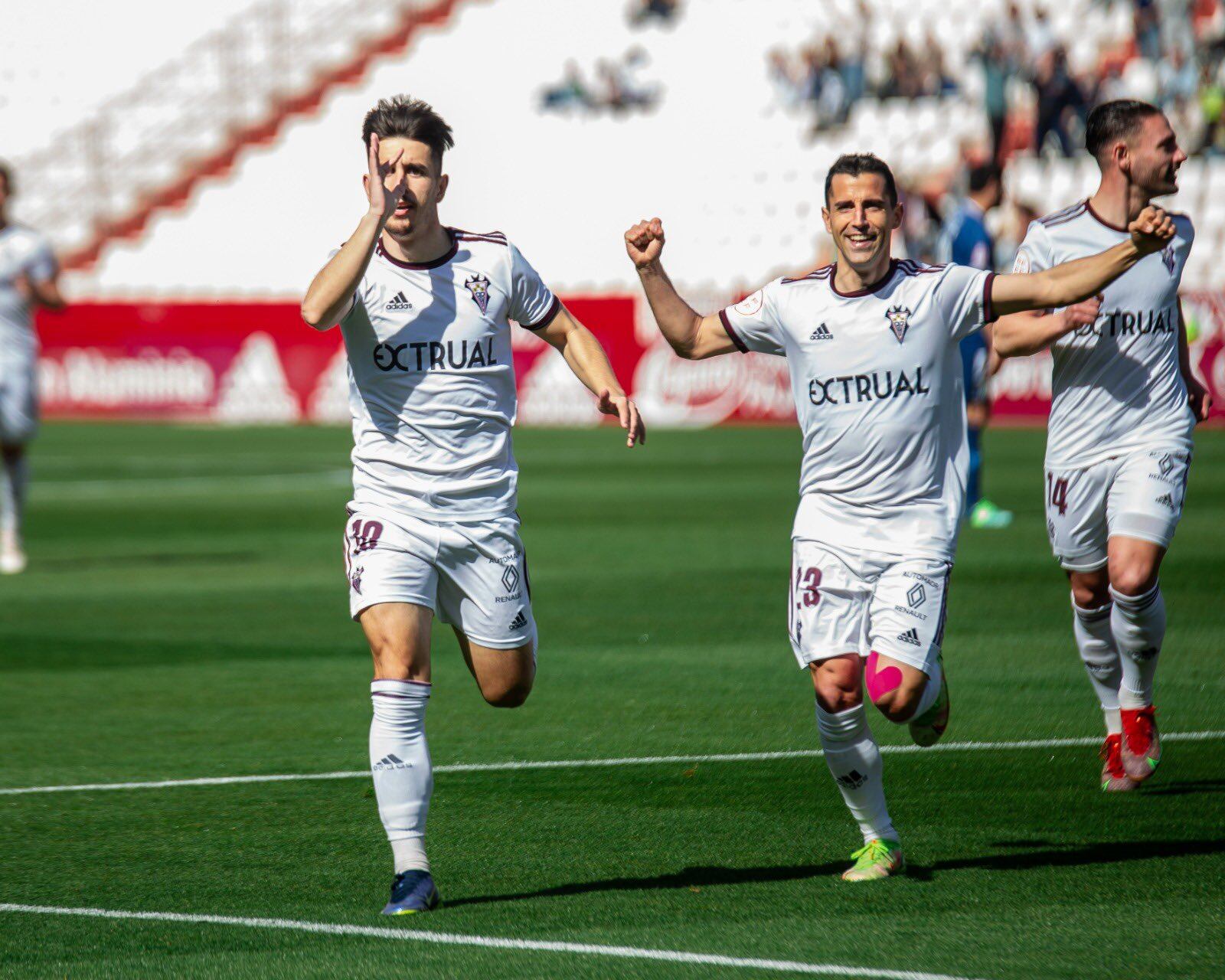 Fuster celebra uno de sus goles