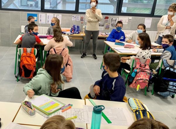 Visita de Bildarratz al colegio público de Antzuola.