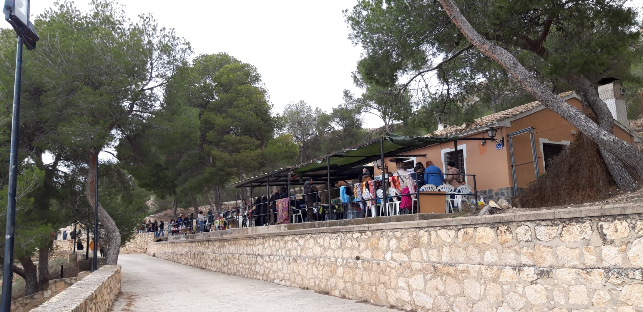 Mercadillo vecinal solidario en Las Cruces