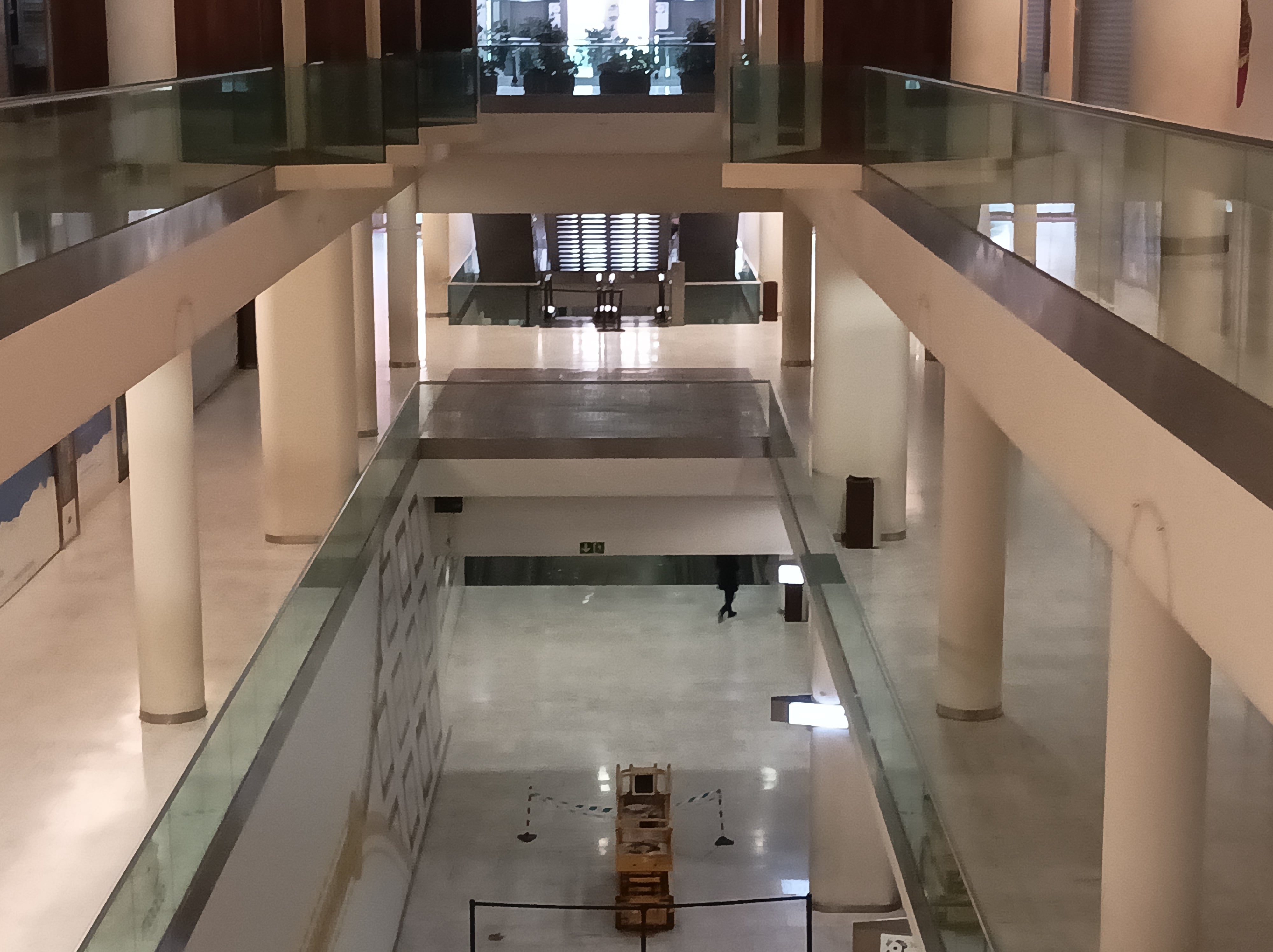 Interior centro comercial Calatrava.