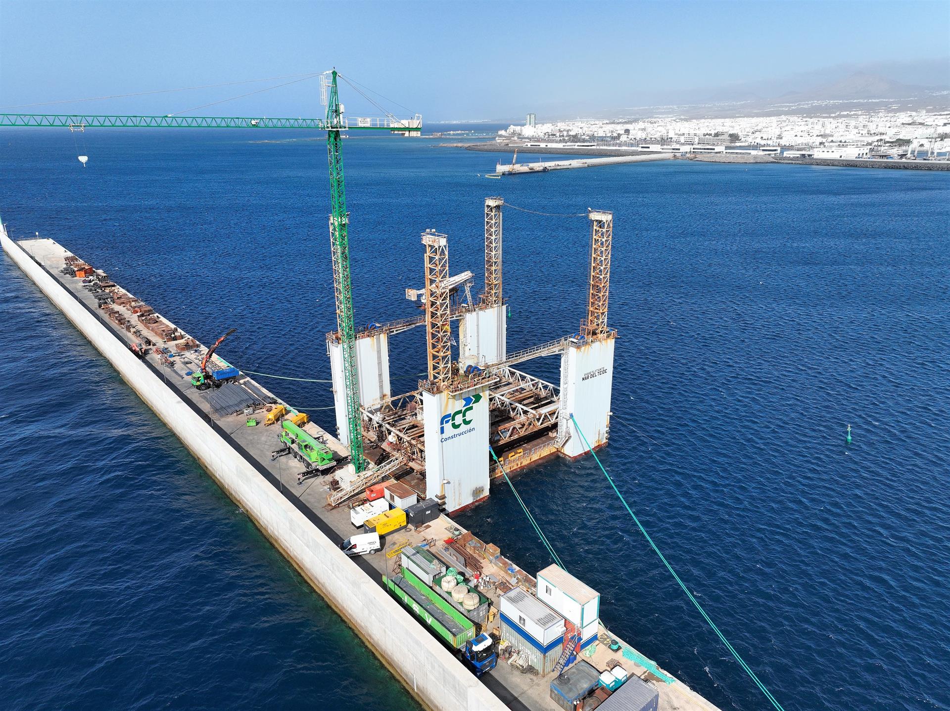 Trabajos de ampliación del muelle de Naos, en Arrecife de Lanzarote.