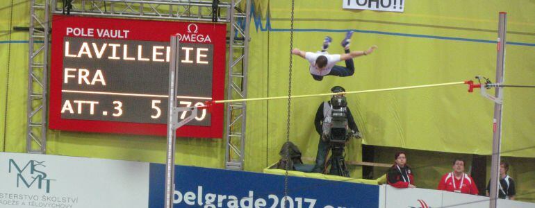 El salto que libró a Lavillenie de la eliminación