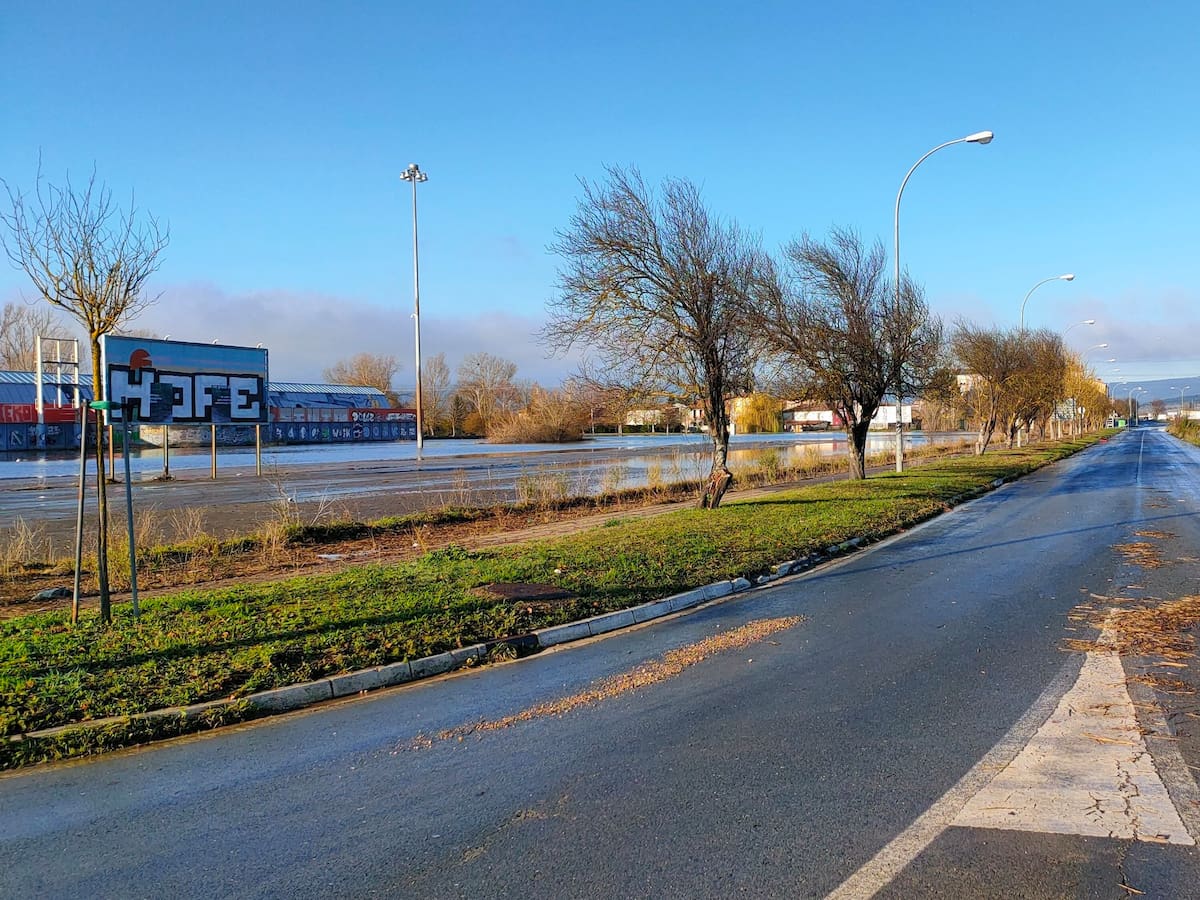 Eroski recurre el Plan General ante los tribunales por la recalificación como zona verde del antiguo hiper de Asteguieta