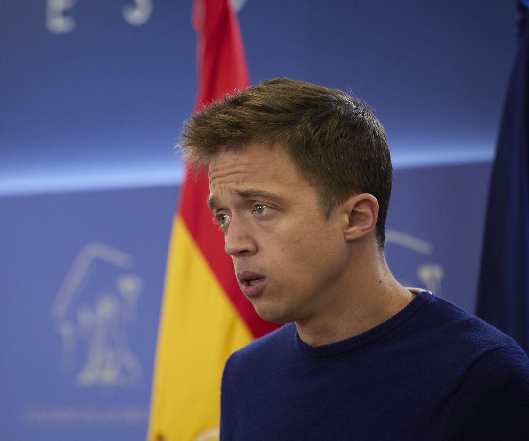 Íñigo Errejón denuncia la situación laboral del joven que fue agredido en Huelva.