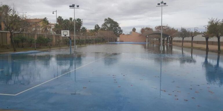 Colegio 103 de Valencia inundado por un temporal de lluvia