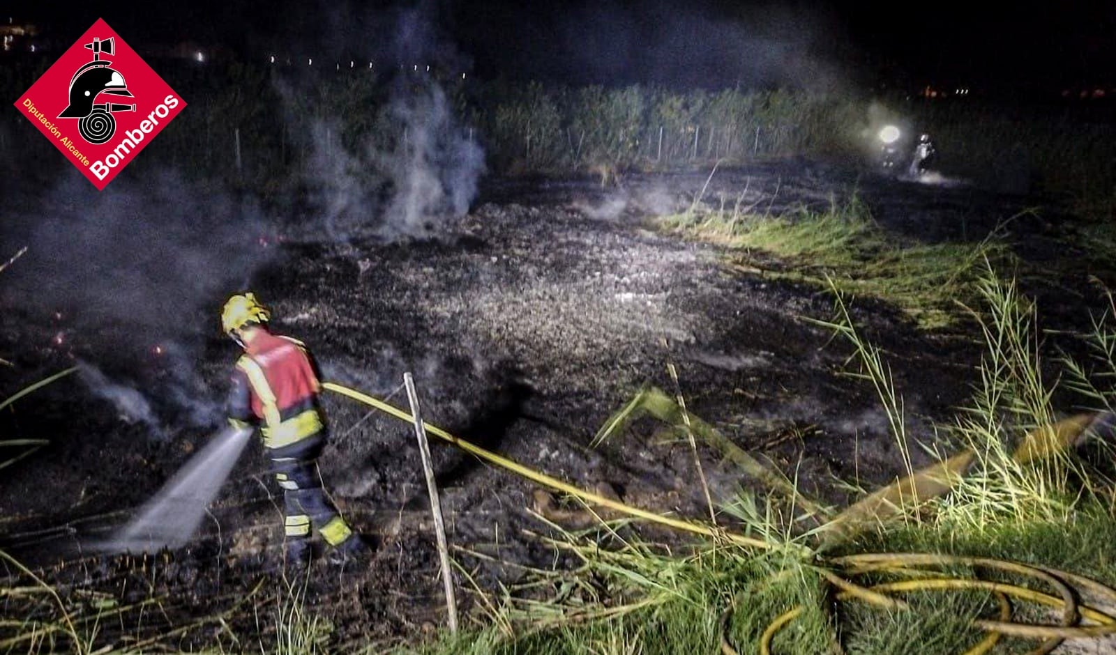 Intervención de los bomberos en el incendio de Callosa de Segura