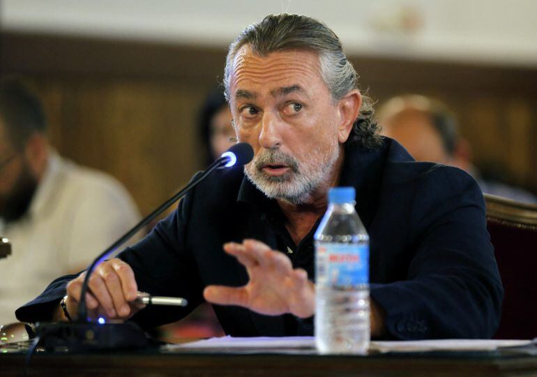 El presunto cabecilla de la trama Gürtel, Francisco Correa, durante su declaración en el juicio por los contratos de la Generalitat con dicha red en julio de 2015